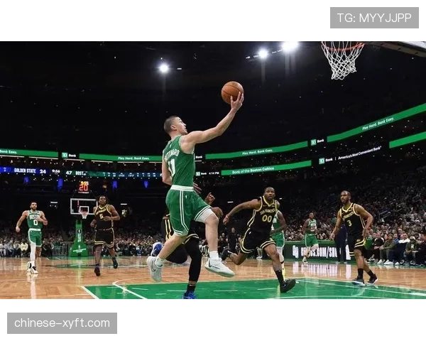 凯尔特人采用紧逼防守弥补阵地战不足，长轮换保障战术执行